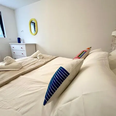 Le Pop Art, à Deux Pas Du Port Le Tréport